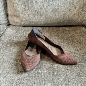 Rothy’s The Point in Neutral Truffle Python, Retired Color Size 8.